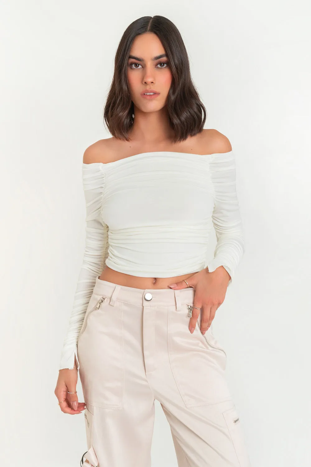 Crop top plisado manga larga con abertura