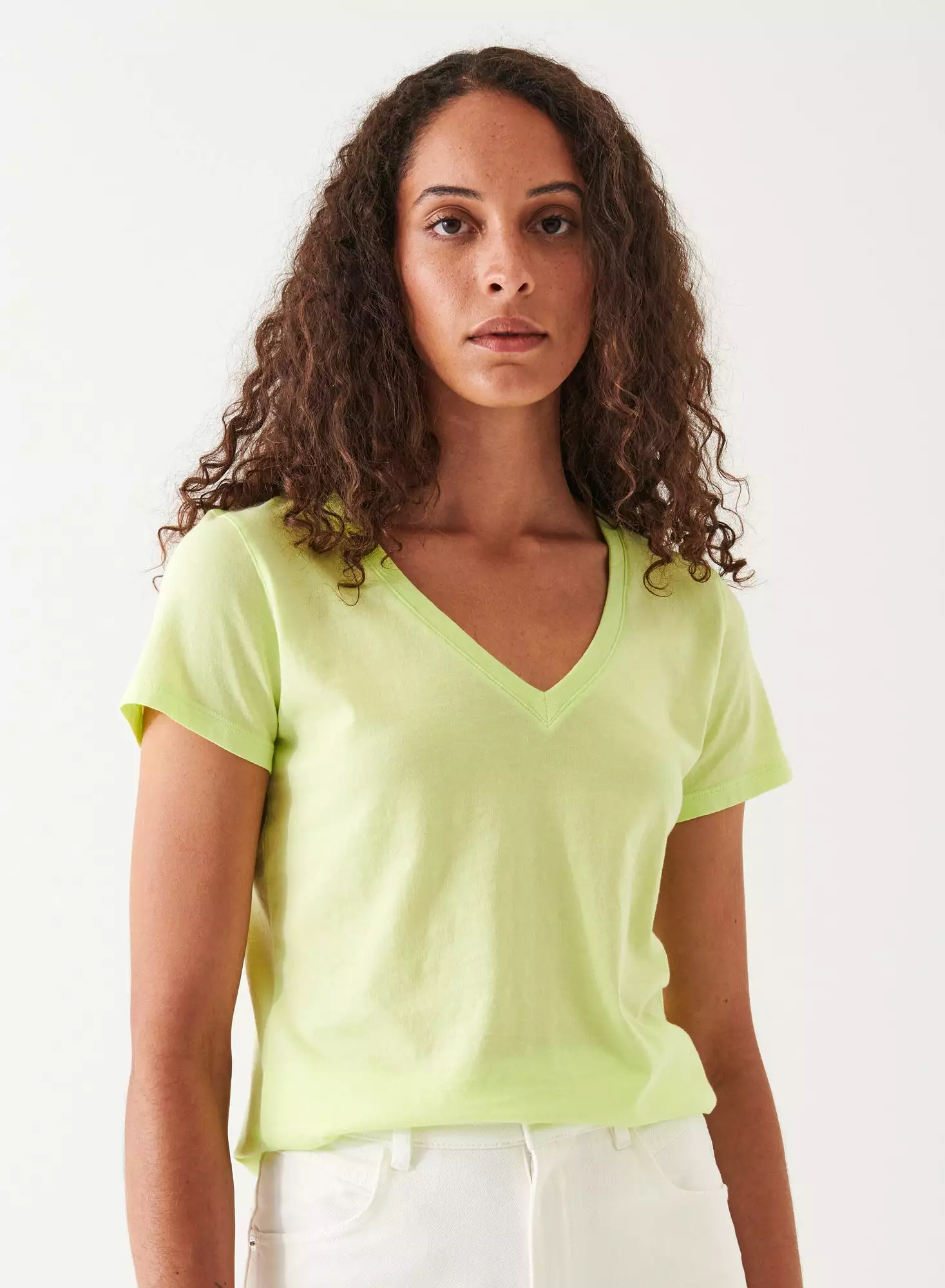 ENZYME WASH LIGHTWEIGHT PIMA COTTON V-NECK