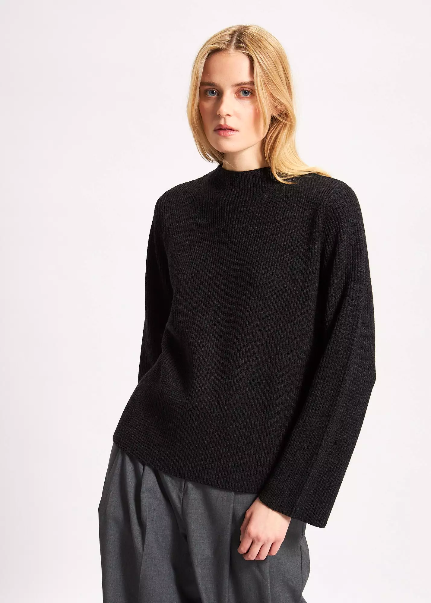 MERINO MOCK NECK SWEATER