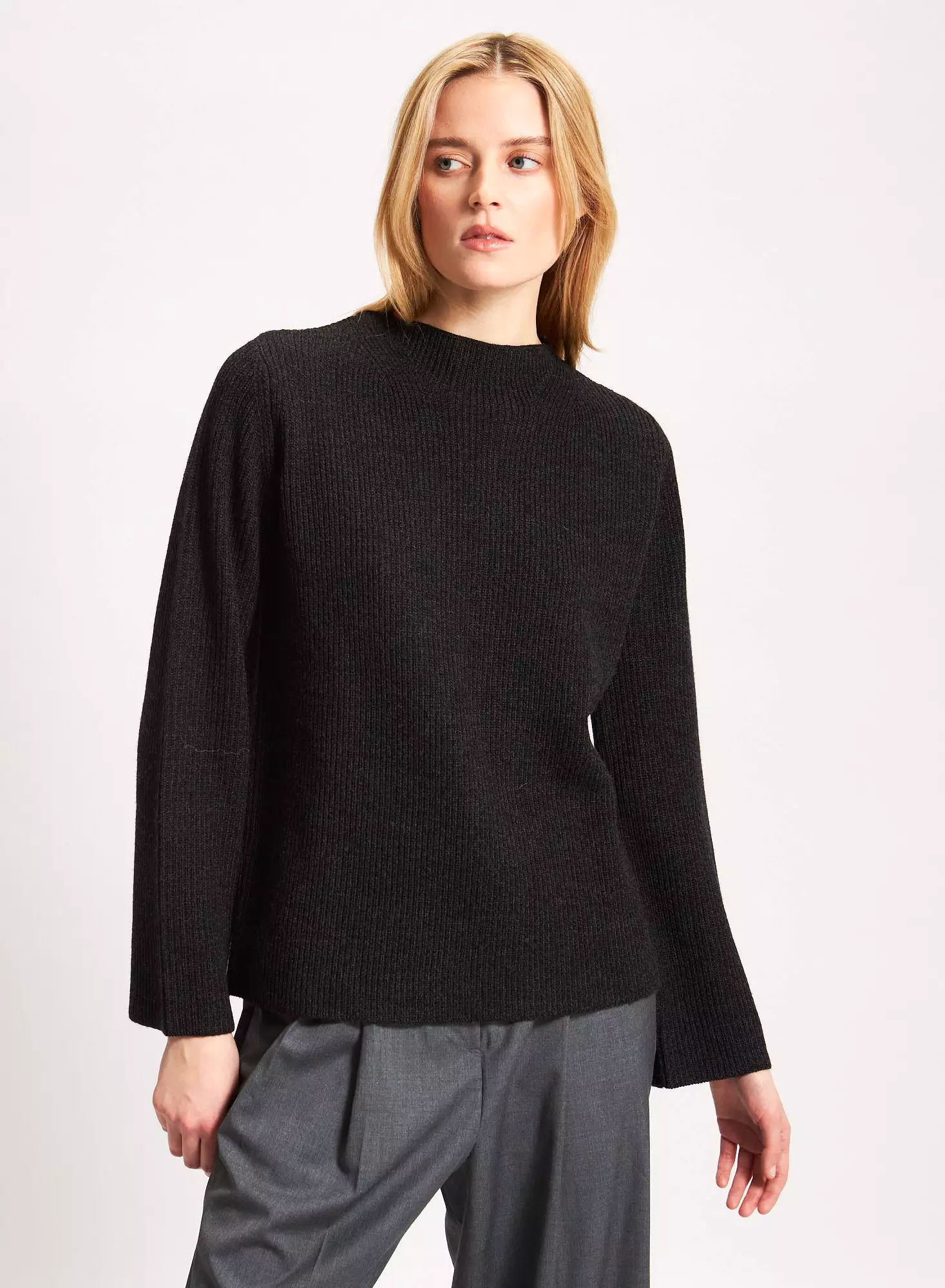 MERINO MOCK NECK SWEATER