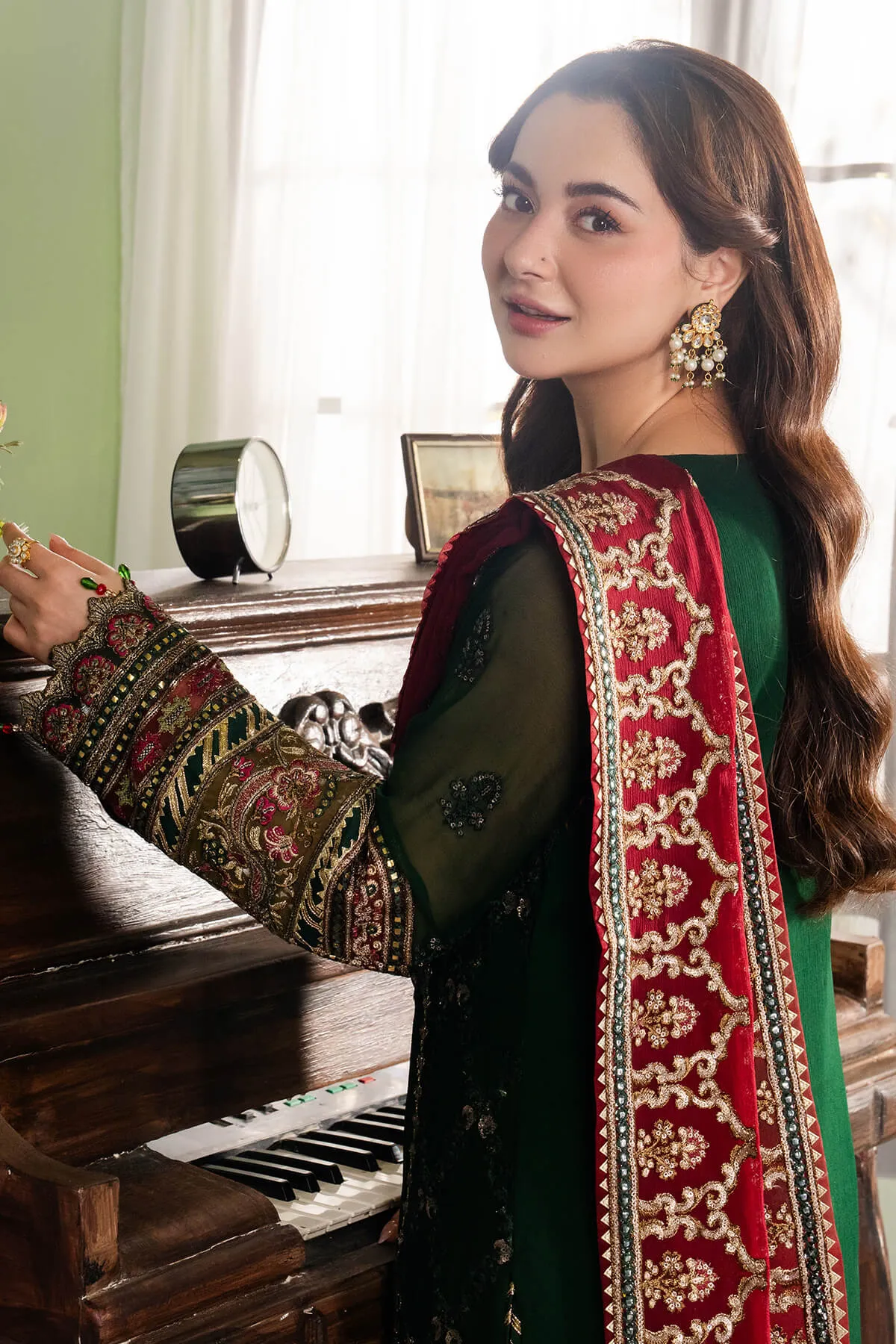 Naina by Imrozia Embroidered Chiffon Unstitched 3Pc Suit I-194 Nafay