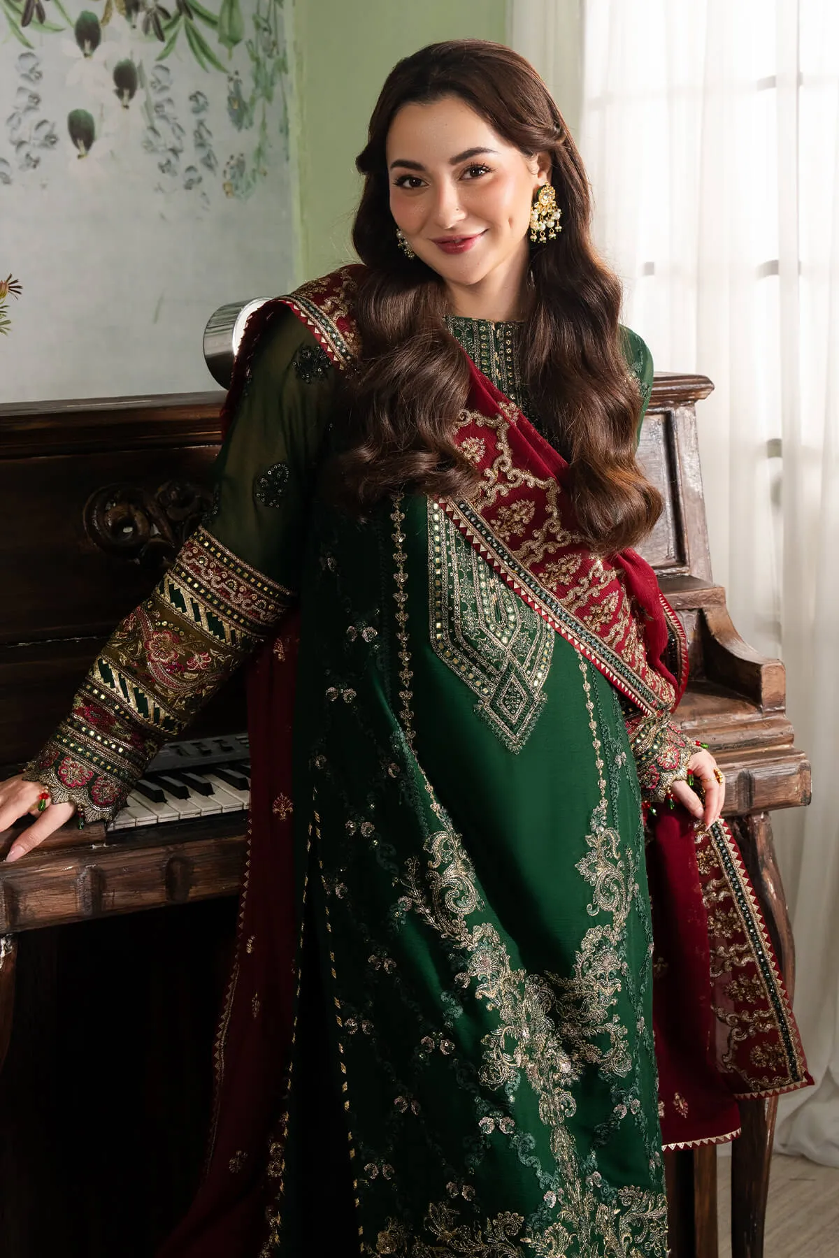 Naina by Imrozia Embroidered Chiffon Unstitched 3Pc Suit I-194 Nafay