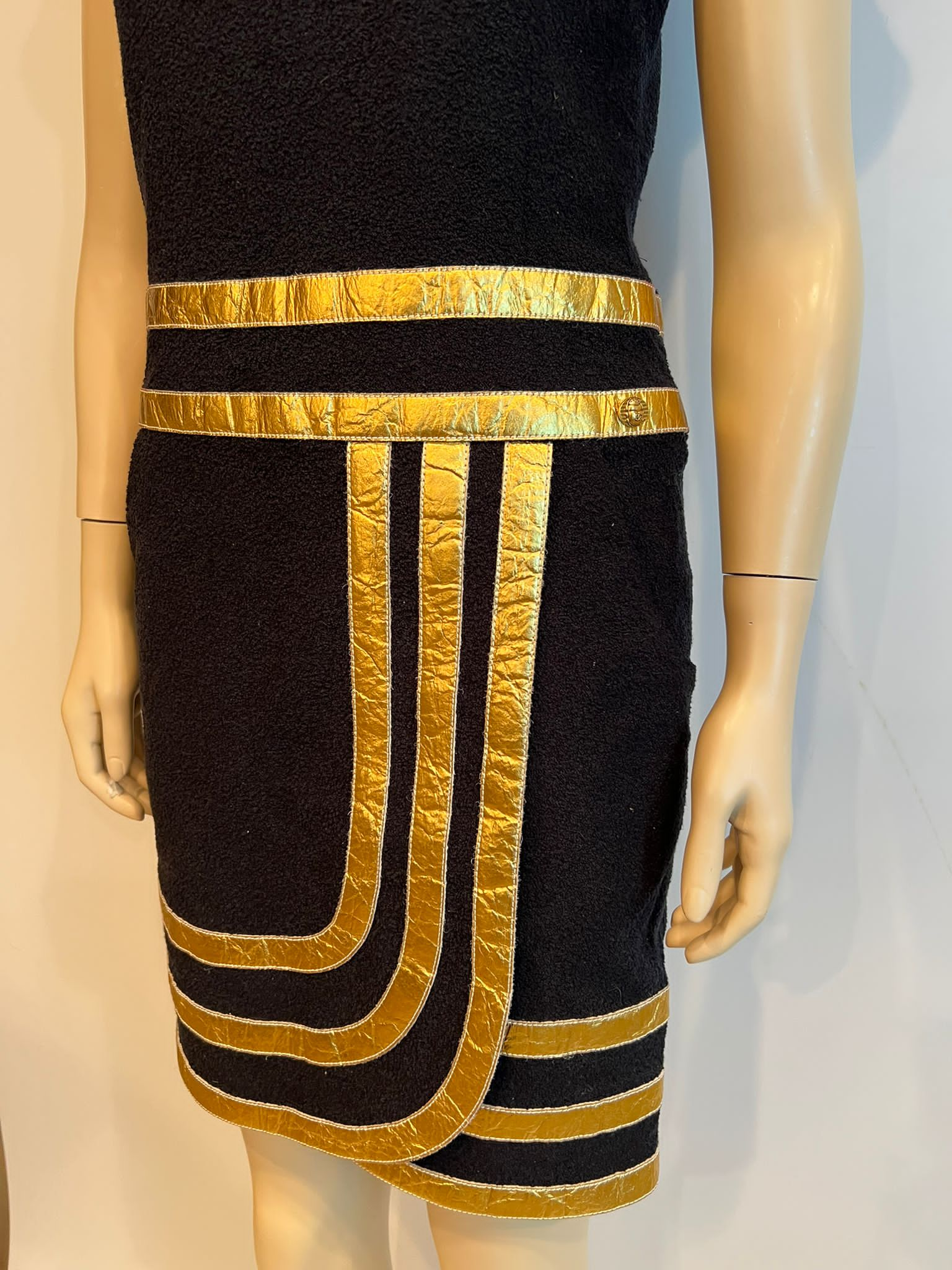 NWT Chanel 19A 2019 Fall Paris Egypt Runway Black Gold Leather Trim Dress FR 34 US 4